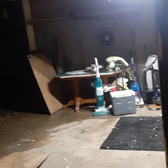 A table - Picture 1 of 1